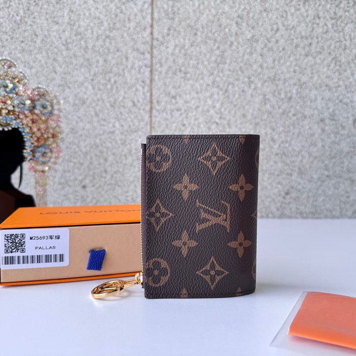 LOUIS VUITTON M25693 リサ財布 モノグラム オリーブ サイズ:9x11.5x1.5cm