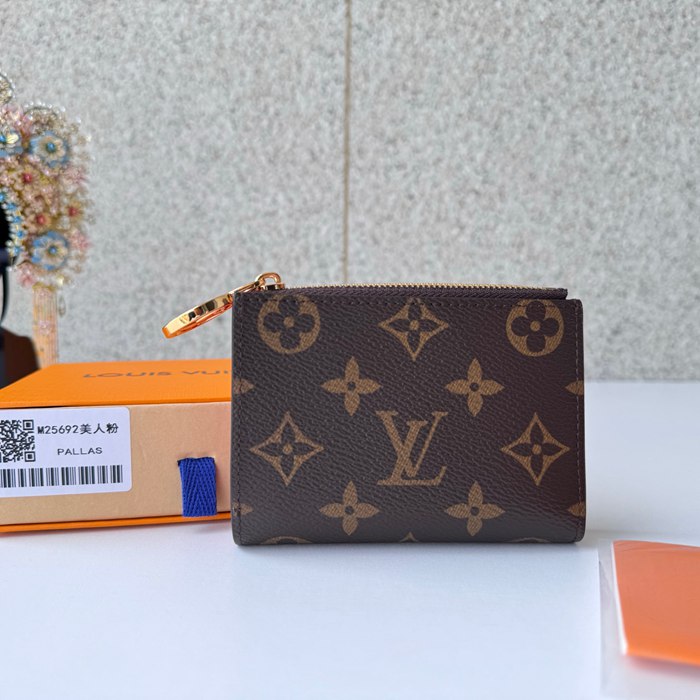 LOUIS VUITTON M25692 リサ財布 モノグラム ピンク サイズ:9x11.5x1.5cm