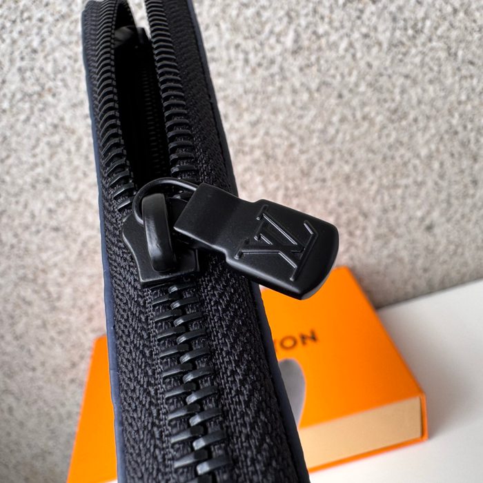 LOUIS VUITTON M62902 ジッピー縦型長財布 モノグラムシャドウ ブルー サイズ:20x10cm