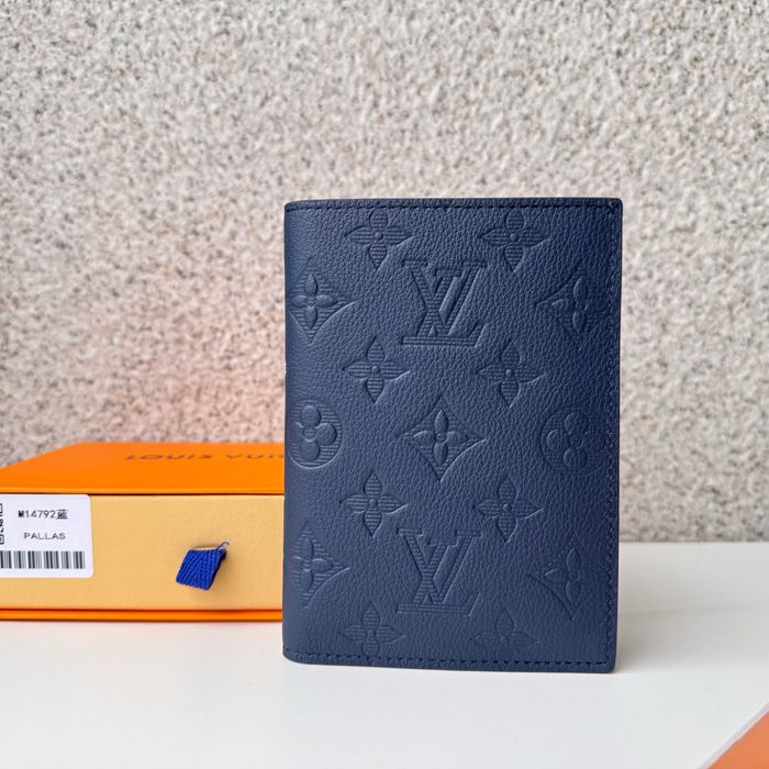 LOUIS VUITTON M14792 パスポートケース モノグラムシャドウ ブルー サイズ:10x14x2.5cm
