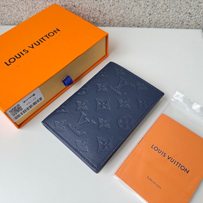 LOUIS VUITTON M14792 パスポートケース モノグラムシャドウ ブルー サイズ:10x14x2.5cm