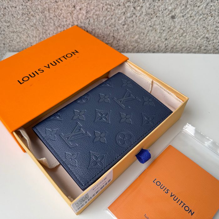 LOUIS VUITTON M14792 パスポートケース モノグラムシャドウ ブルー サイズ:10x14x2.5cm