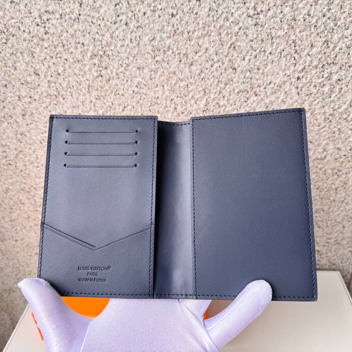 LOUIS VUITTON M14792 パスポートケース モノグラムシャドウ ブルー サイズ:10x14x2.5cm