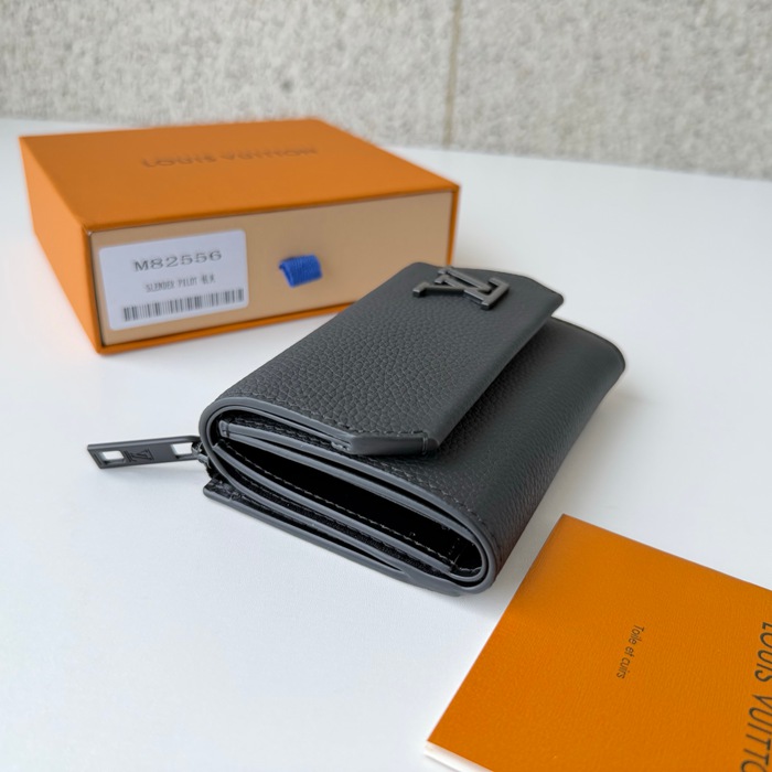 LOUIS VUITTON M81740 ポートフォイユ パイロット LVエアログラム サイズ:11x8.5cm