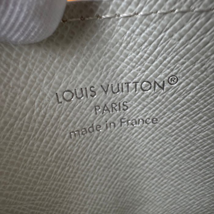 LOUIS VUITTON M14864 カードケース カラードモノグラム スポーツシーン ホワイト サイズ:11x1.5cm
