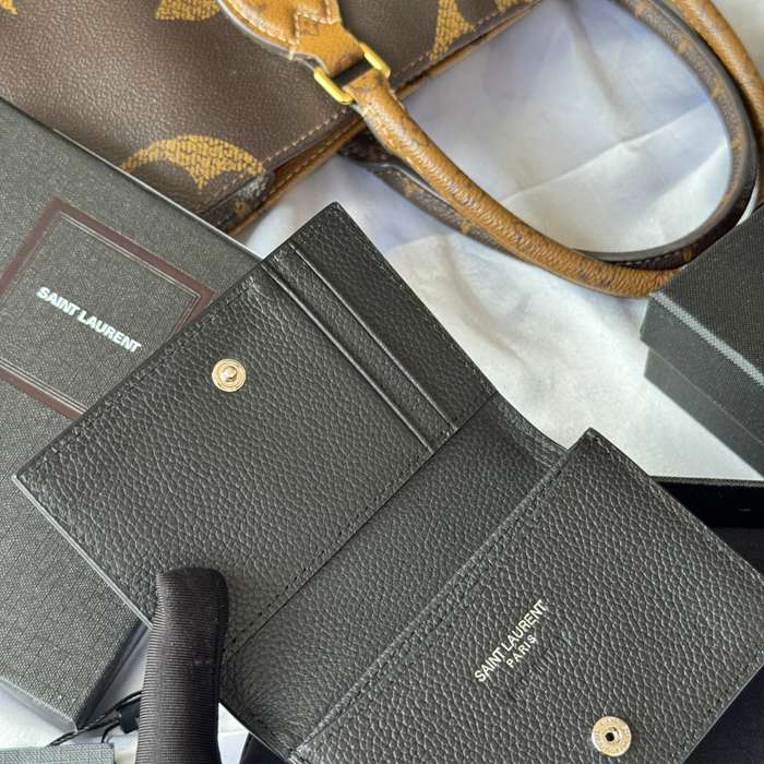 SAINT LAURENT 693492 フラップ名刺ケース 荔枝紋メタル サイズ:11x7.5cm